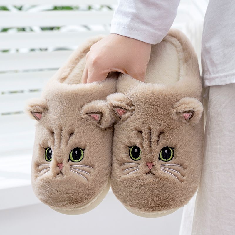 Les chaussons en forme de chat sont particulièrement chauds