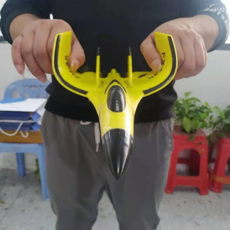 מטוס צעצוע נטען עם שלט
